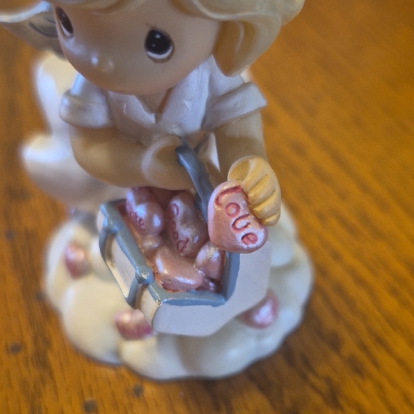 Precious Moments Angels of Mercy "Sending Love from Above" figurine 2004 - Picture 3 of 10